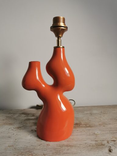 Oranje moderne voet